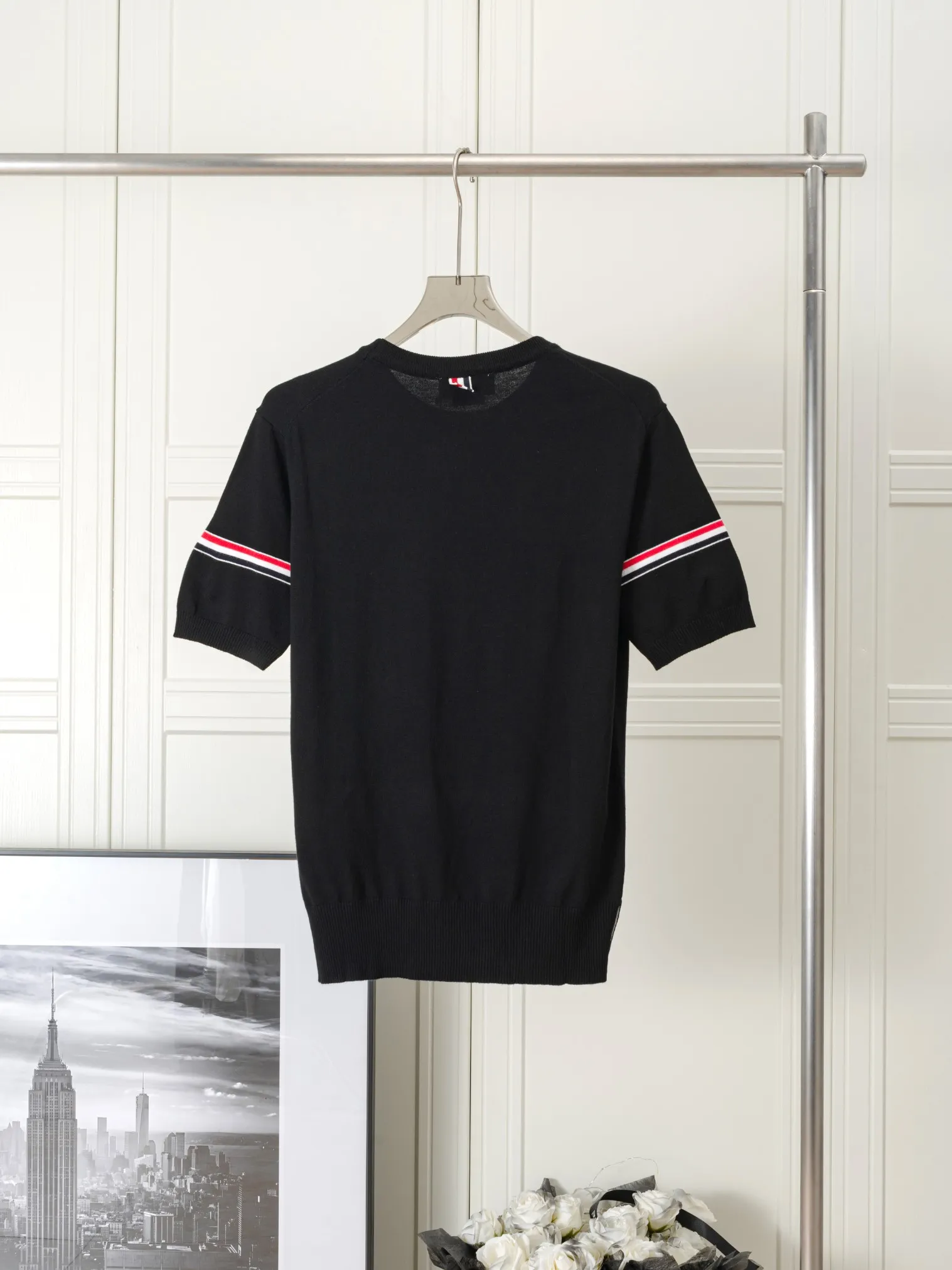 𝑻𝒉𝒐𝒎 𝑩𝒓𝒐𝒘𝒏𝒆Classic Thom Browne T Classic Breathable Authentic Quality + Authentic + Same Style Size：0/1/2/3/4 ：White/Black/Navy Blue/Light Gray/Dark Gray